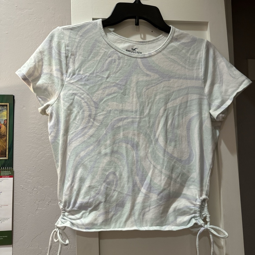 Hollister Ruched Tie Front Short Sleeve Crop Top (Multi-Color)